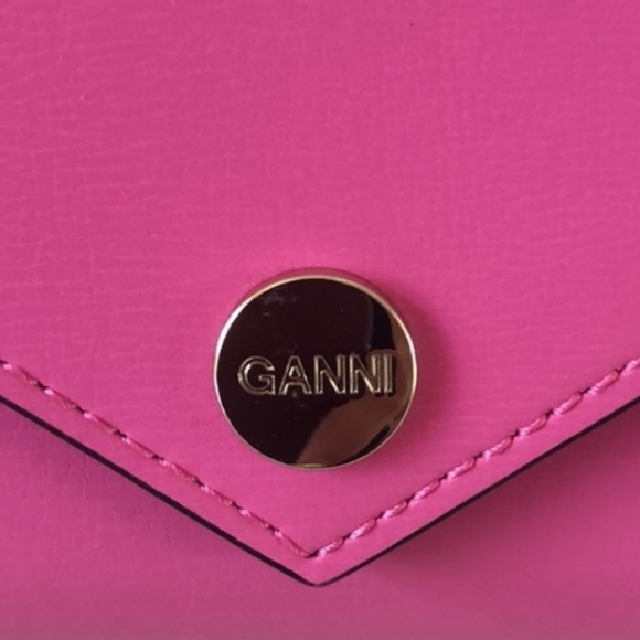 Ganni | Banner Envelope Chain Recycled Leather Clutch Bag - Picture 5 of 9